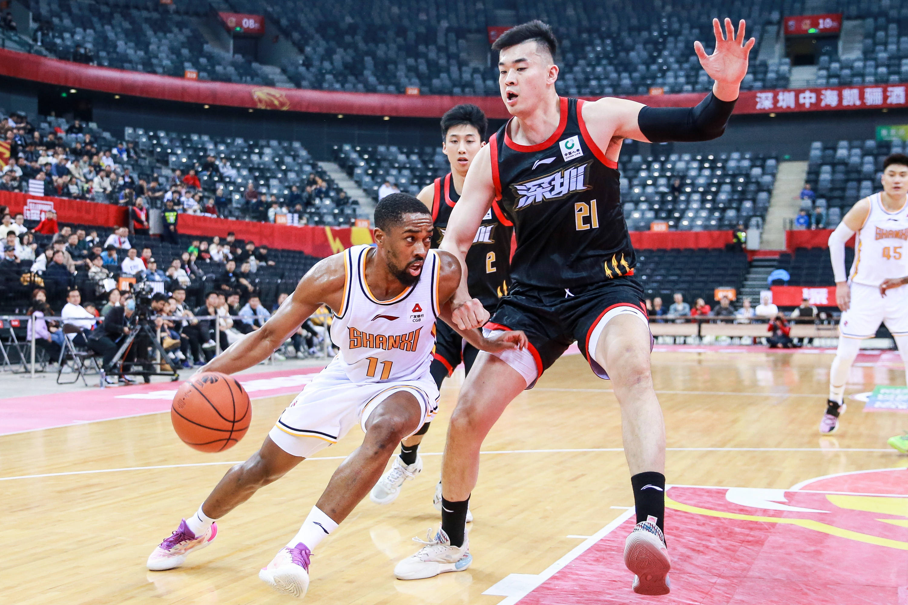 他面临两条 他面临两条